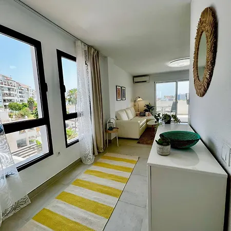 Апартаменти Lovely 1 Bedroom In Pueblo Evita Бенальмадена