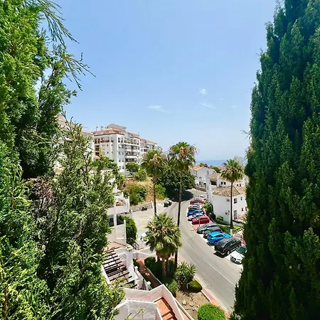 Апартаменти Lovely 1 Bedroom In Pueblo Evita Бенальмадена